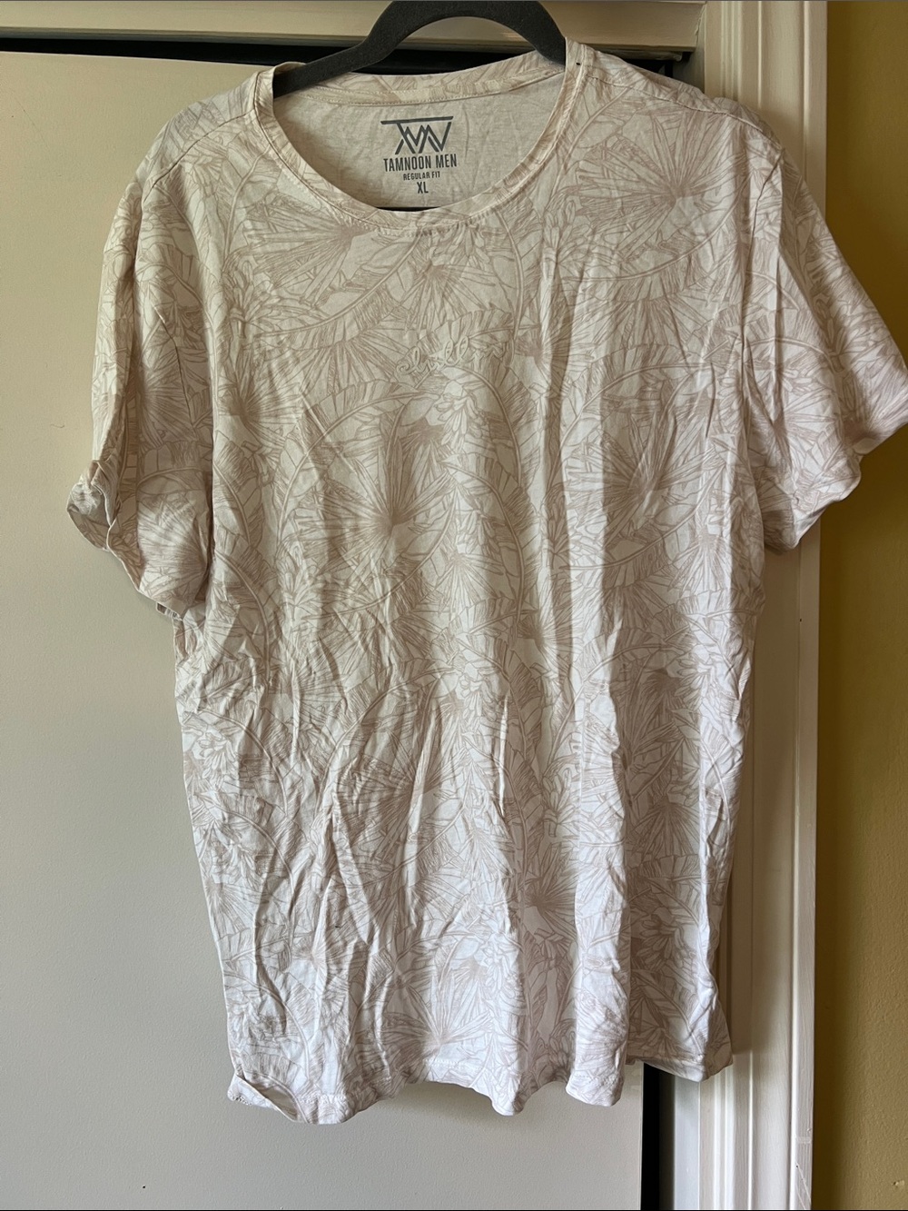 Men Subtle Leaf Print Tee in Light Beige  XL